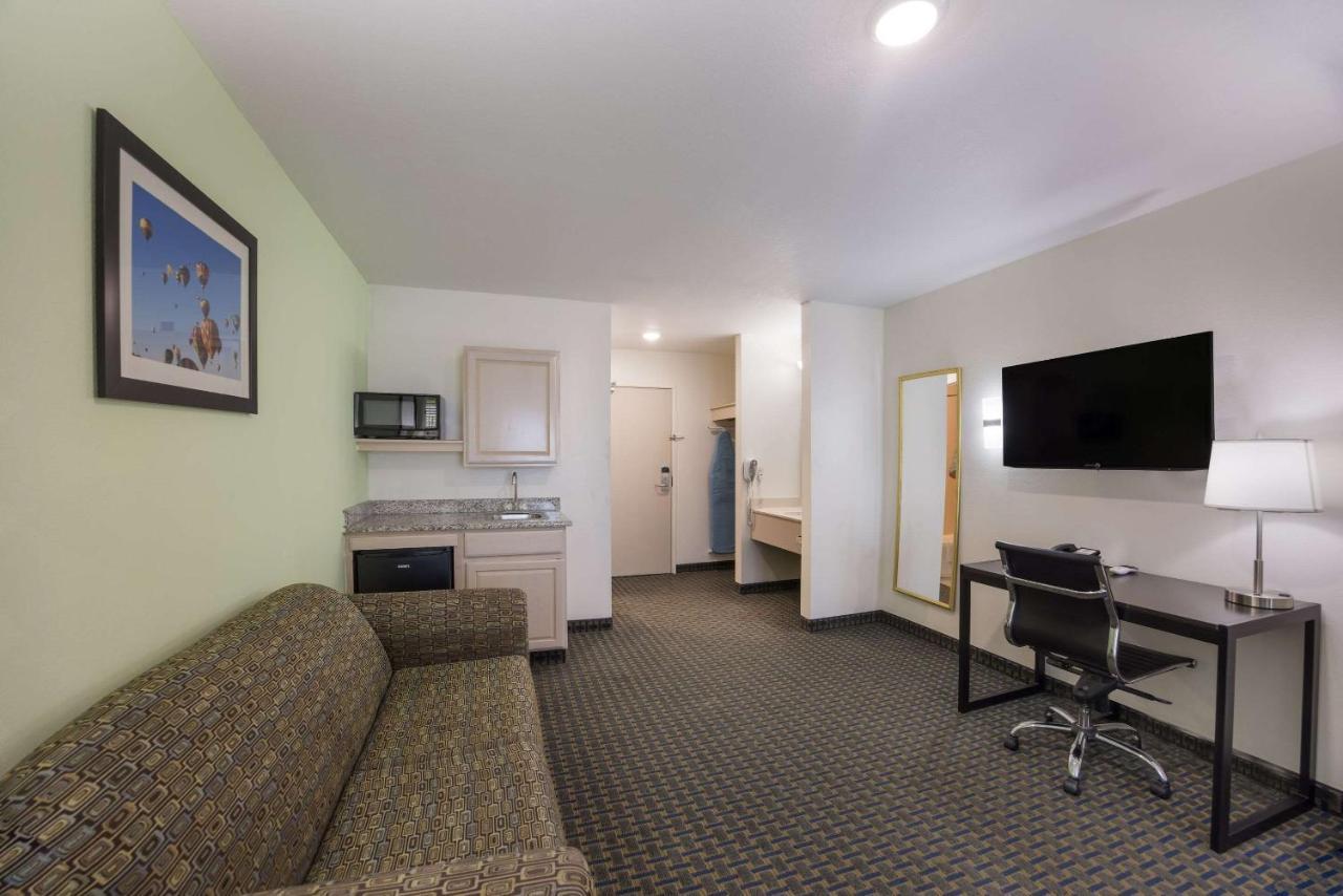 Quality Inn & Suites Clayton, Nm Экстерьер фото