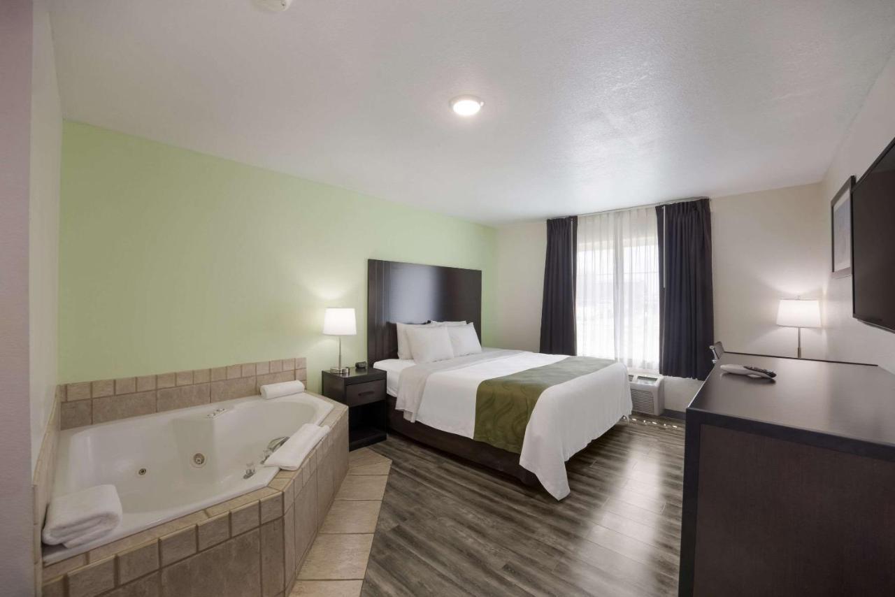 Quality Inn & Suites Clayton, Nm Экстерьер фото