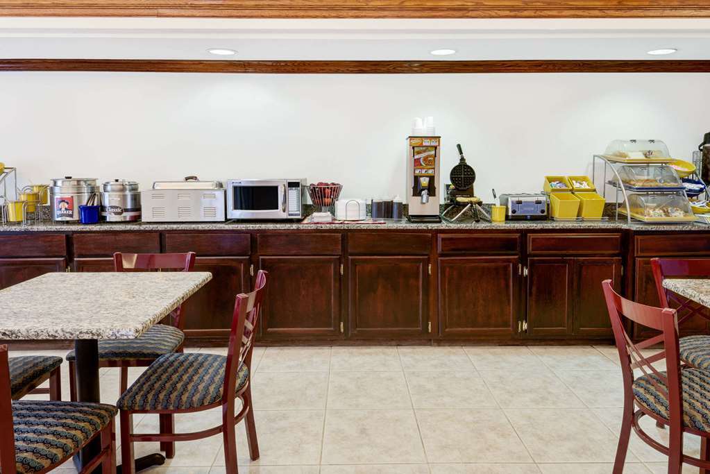 Quality Inn & Suites Clayton, Nm Удобства фото